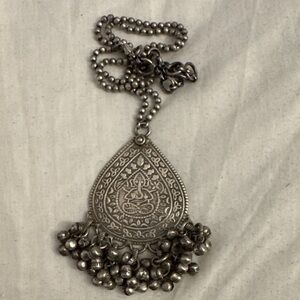 New Elegant long Silver Pendant Necklace